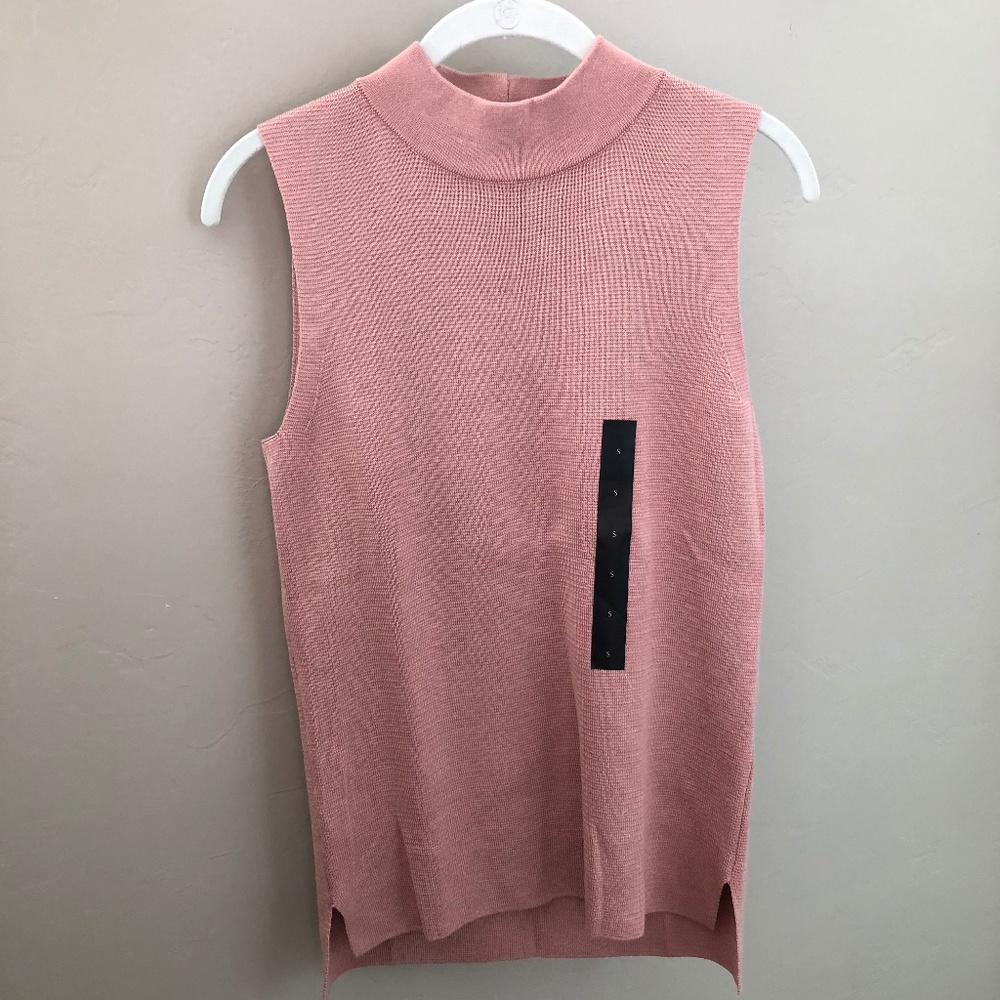 BANANA REPUBLIC- SLEEVELESS TURTLENECK - NWT